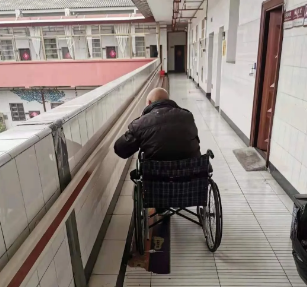 康復(fù)在線：偏癱一個月，終于離開了輪椅